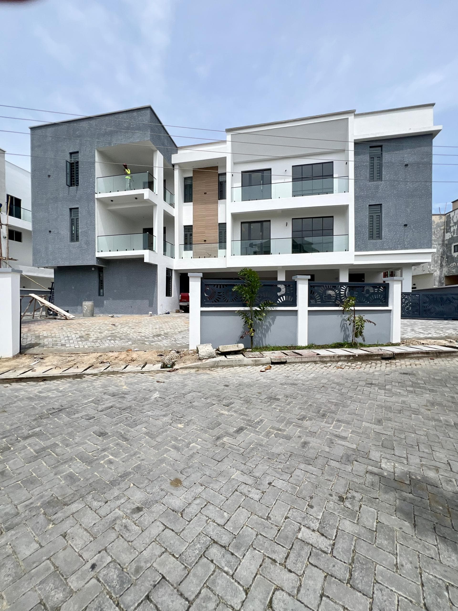 2 Bedroom Flat for Sale in Osapa, Lekki