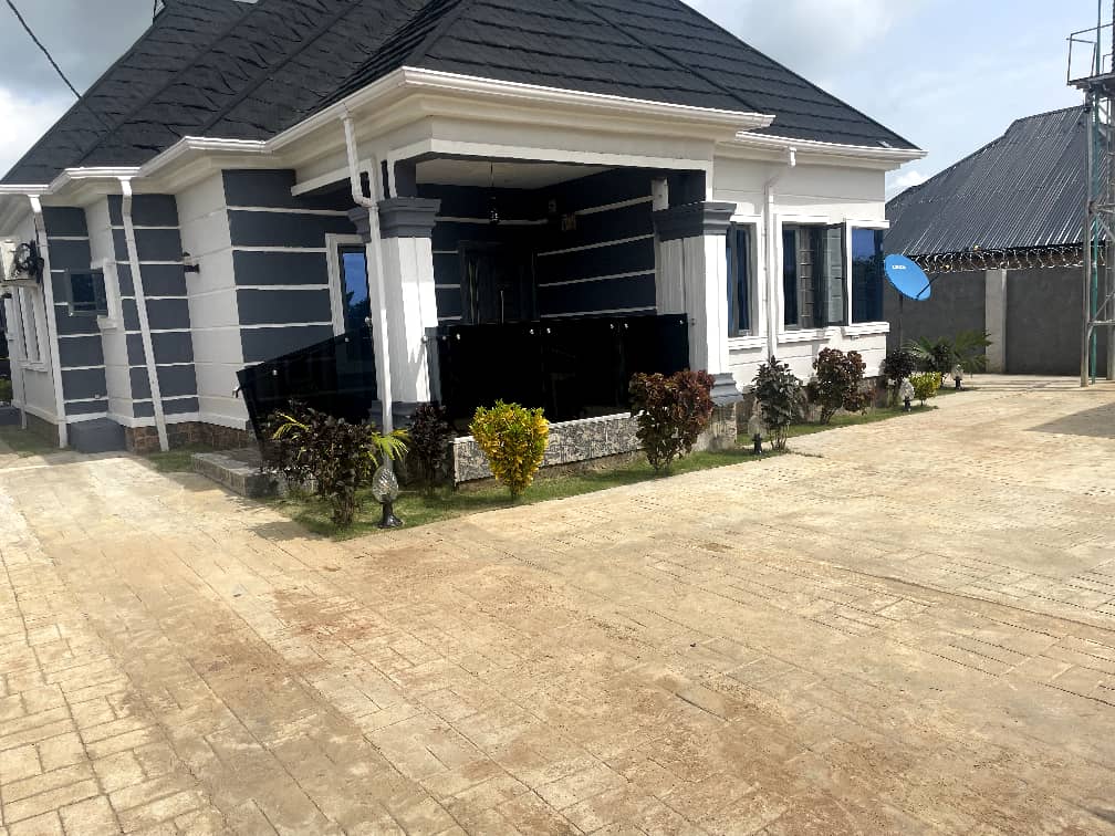 3 Bedroom Flat for Sale in Eleyewo Community, Oba Ile