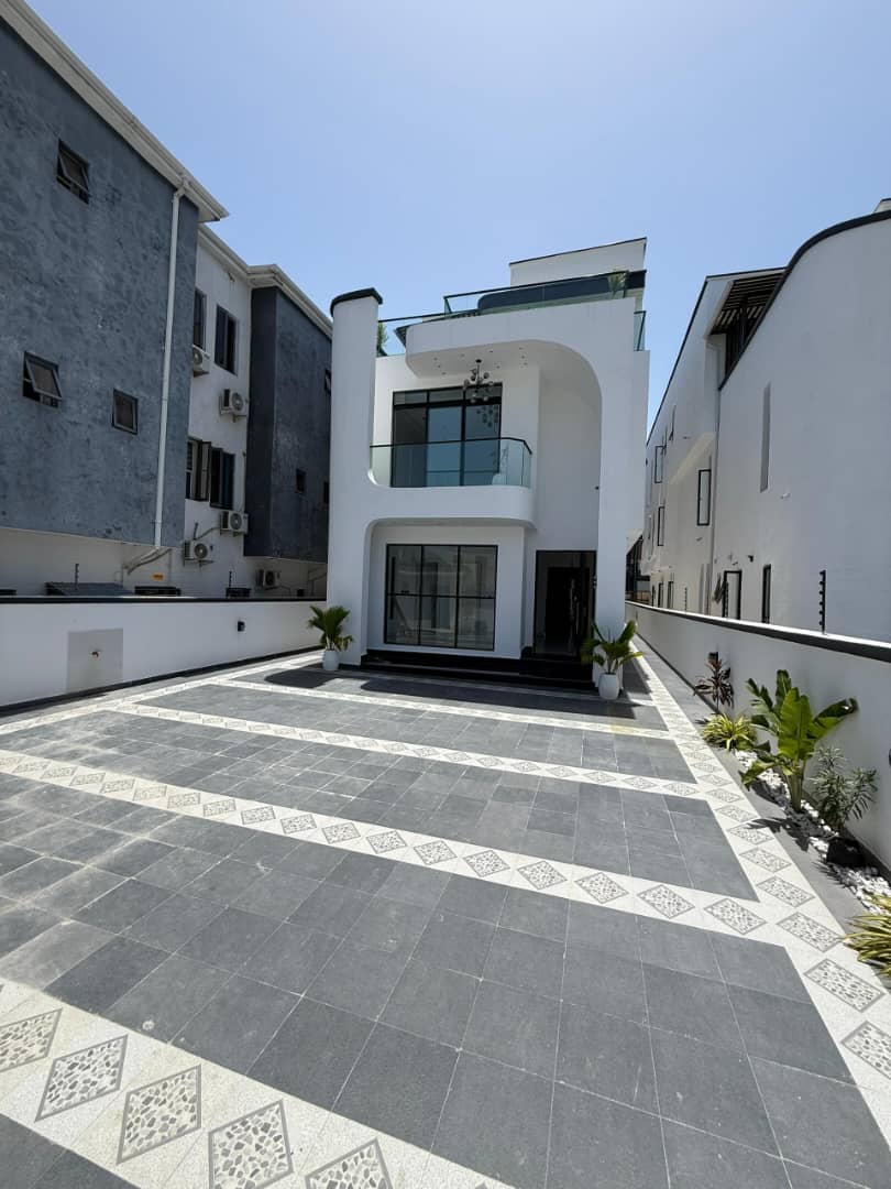 5 Bedroom Duplex for Sale in Ikate, Lagos
