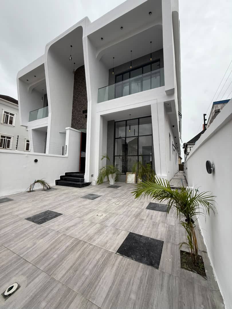 5 Bedroom Duplex with Swimming Pool for Sale in Ajah, Lagos