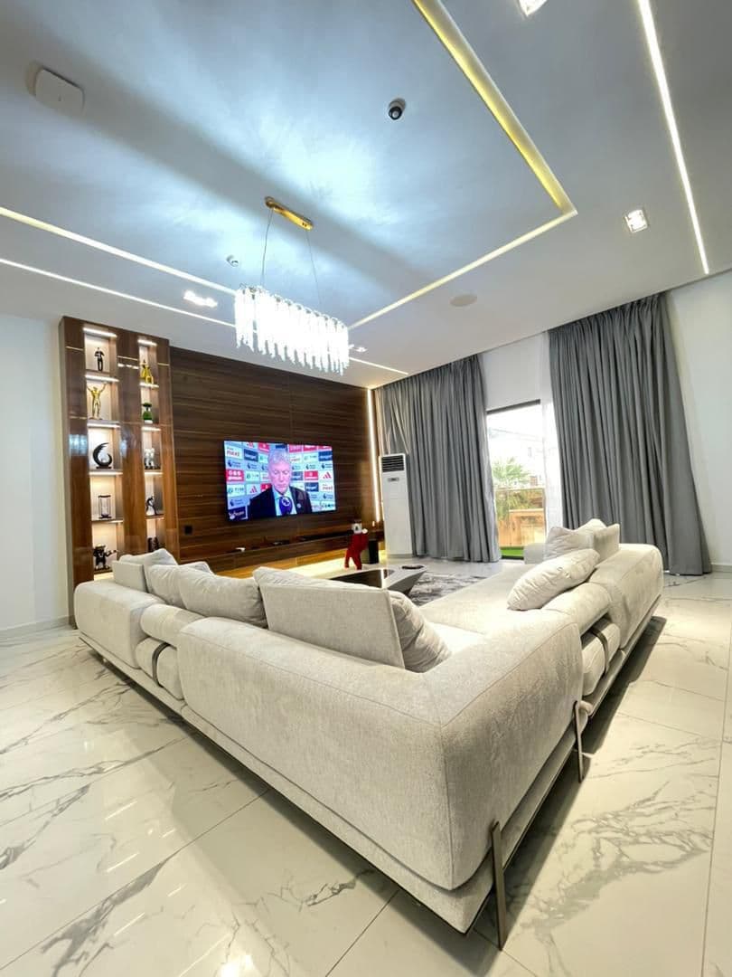 4 Bedroom Terrace for Shortlet in Lekki Phase 1, Lagos