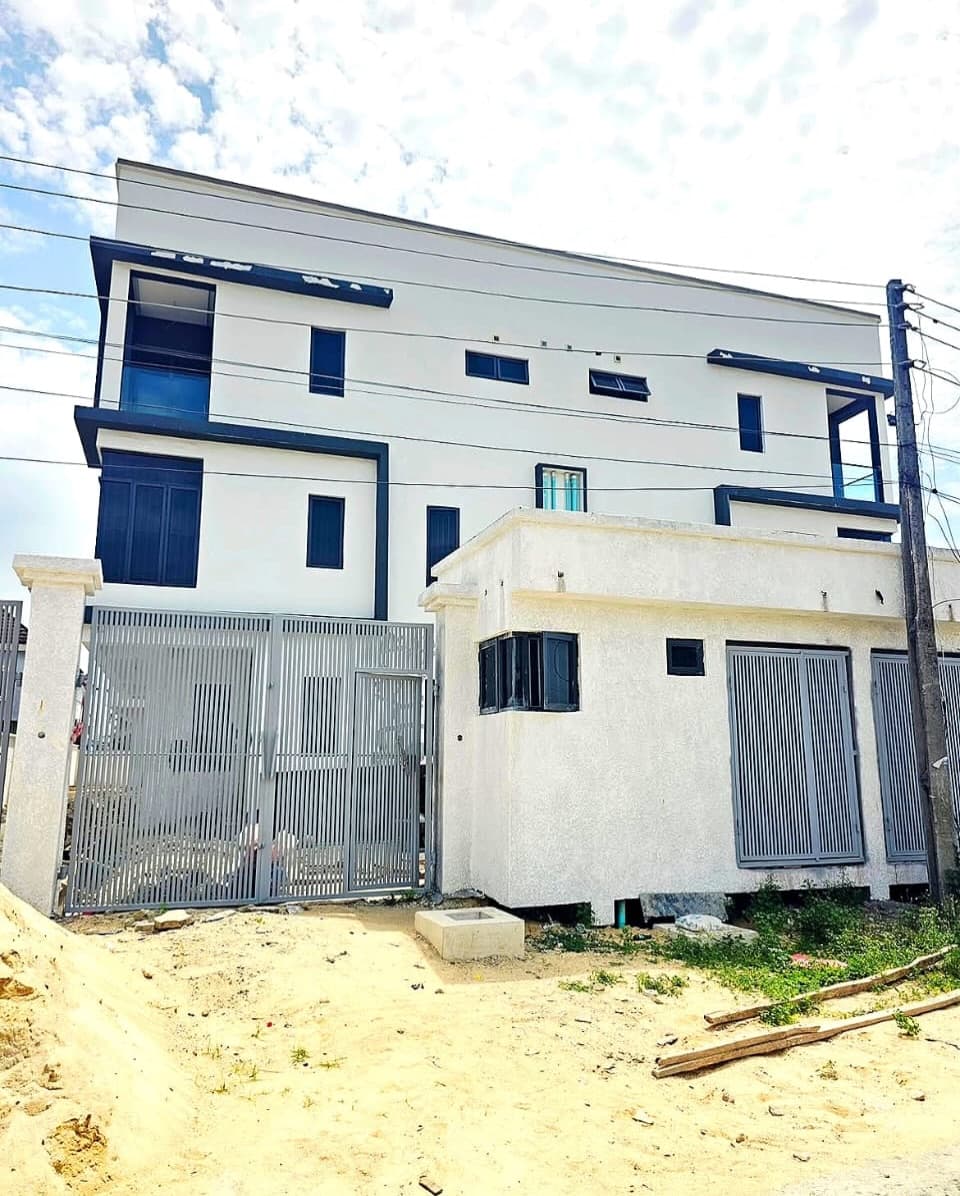 Duplex for Sale at Lekki Phase 1, Lagos