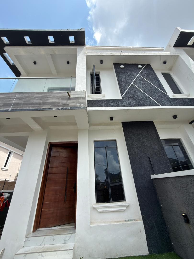 4 Bedroom Duplex for Sale in Divine Estate, Thomas Estate