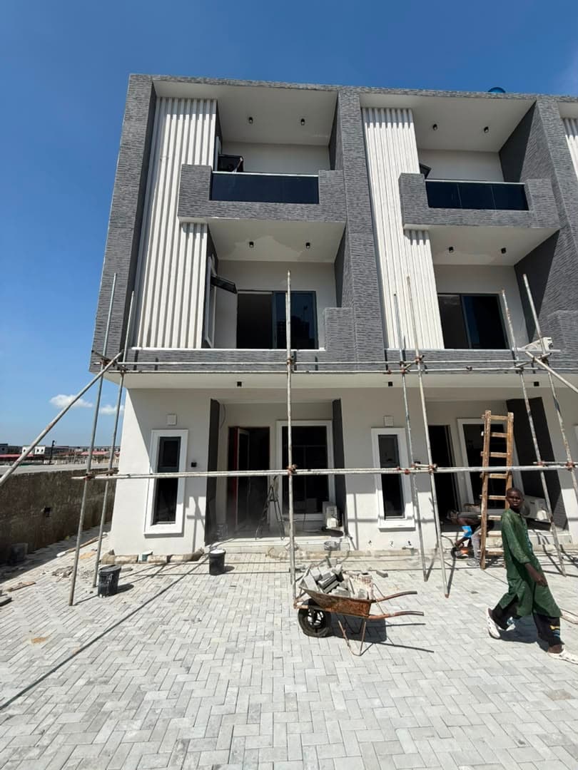 4 Bedroom Terrace for Sale in Victoria Island, Lagos
