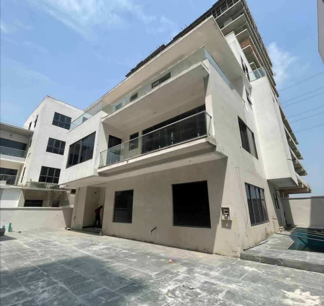 5 Bedroom Duplex for Sale in Banana Island