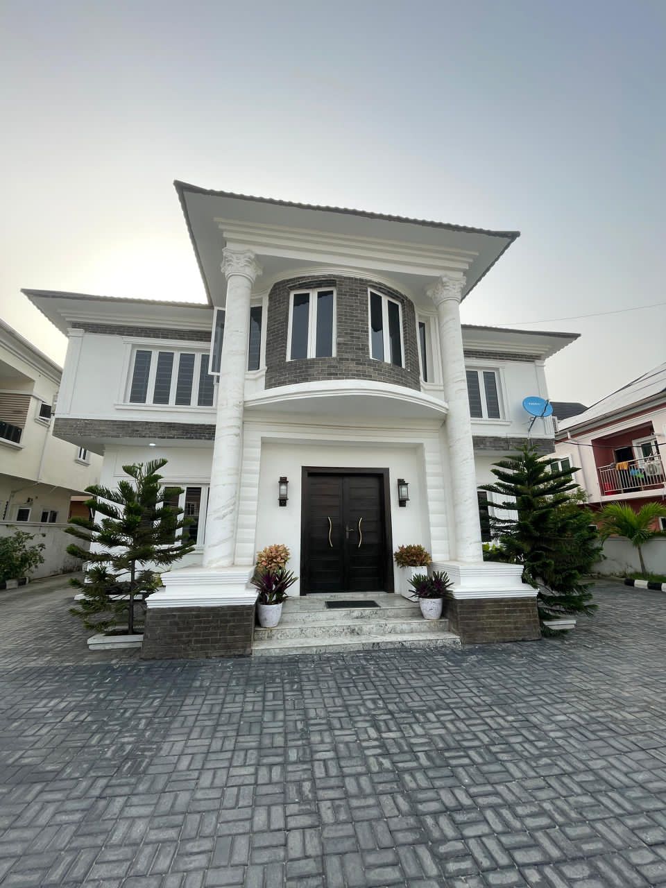 7 Bedroom Duplex for Sale in Ikate Elegushi