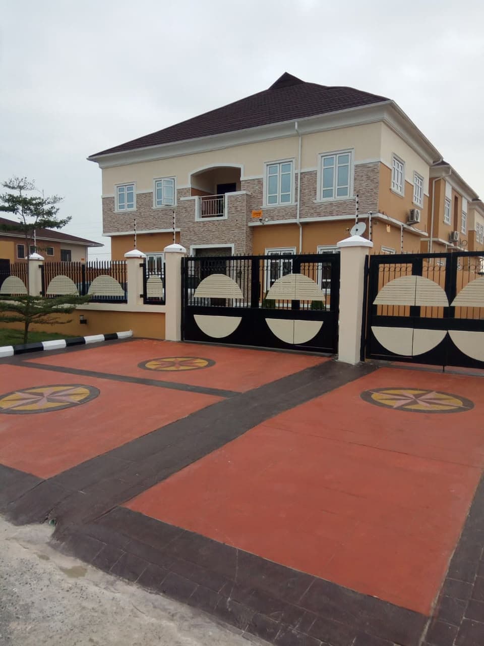 6 Bedroom Duplex for Sale in Pinnock Beach Estate, Lagos