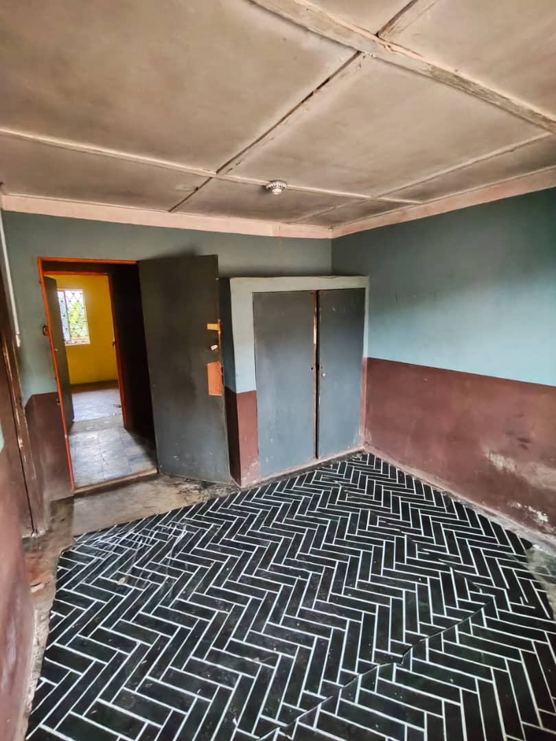 Self Contain for Rent in Agbowo