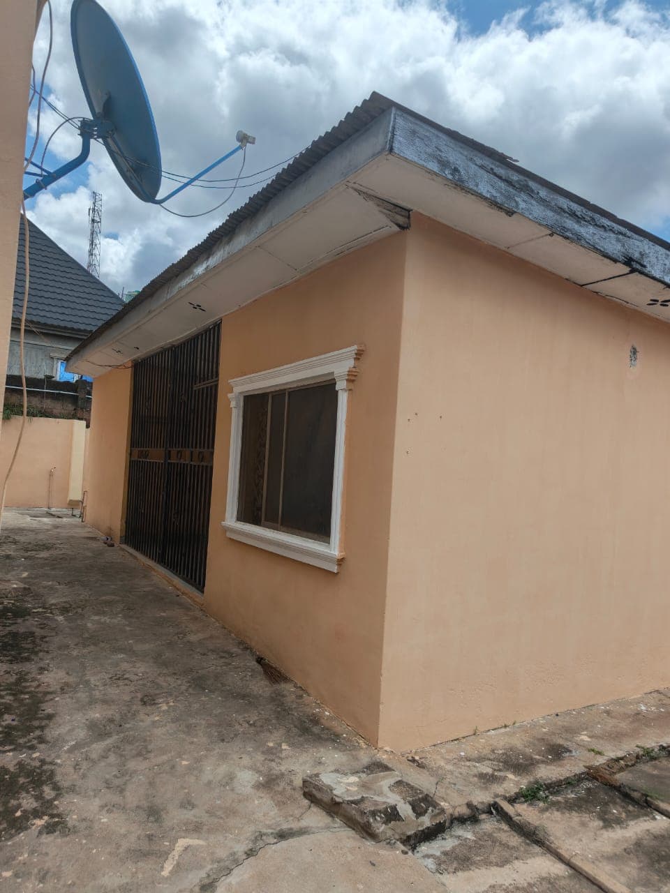Boys Quarter for Rent in Challenge