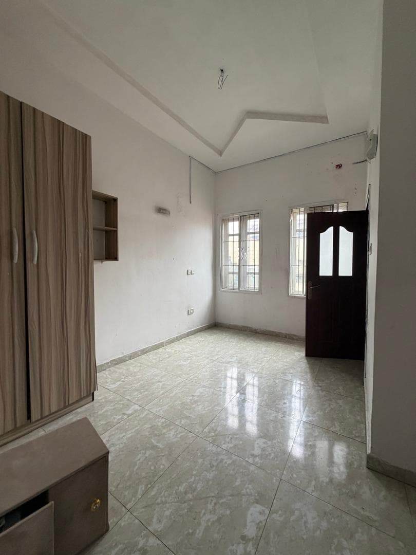 Self Contained Studio for Rent in Idado Estate, Lagos - 2